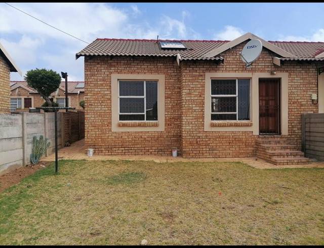 2 BEDROOM TOWNHOUSE FOR SALE IN OLIEVENHOUTBOSCH